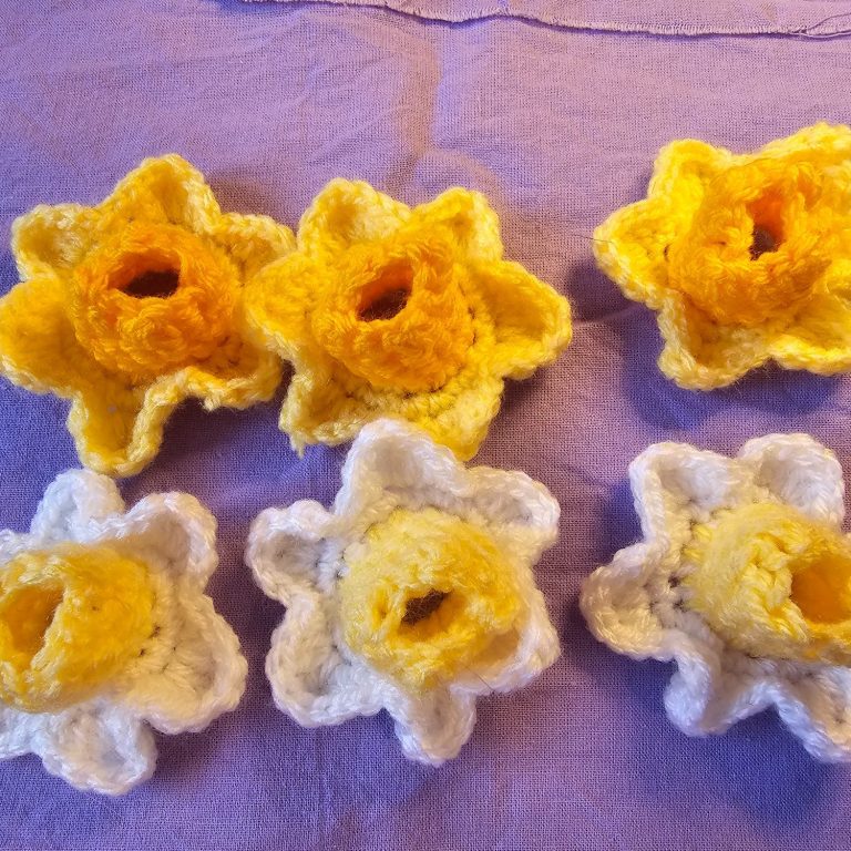 crochet daffodil flowers